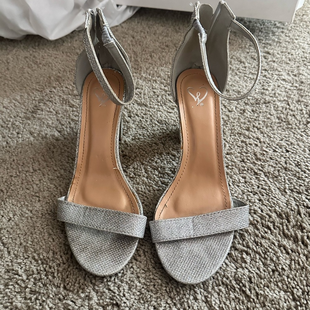 Windsor silver heels